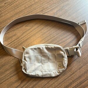 Lululemon Athletica Wordmark Grid 1L Lightweight Everywhere Belt Bag